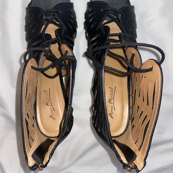 BLACK LACE UP HEELS 👠 - Picture 3 of 7